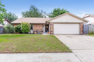 1124 N Patterson Dr Moore, OK 73160